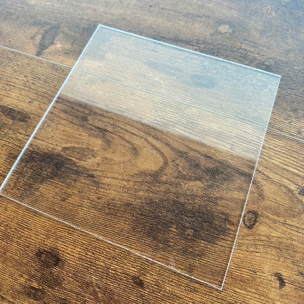 Plexiglas transparent